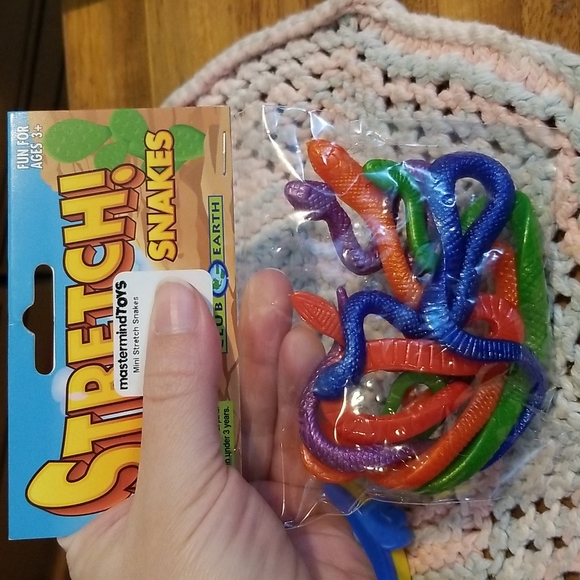 Mini stretch snakes and mini magnifying glass toy ages 3+ NWT - Picture 3 of 4